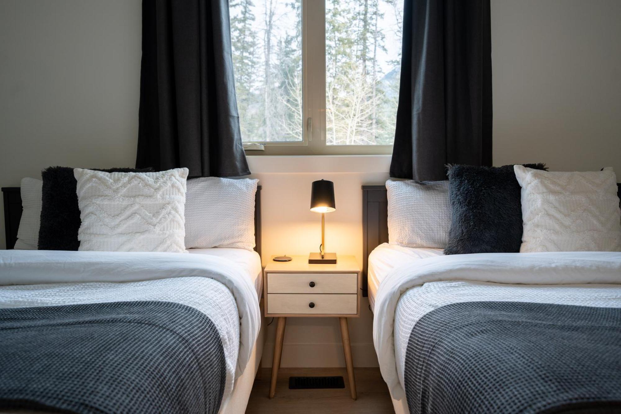 Grotto Canyon Chalet Canmore Bagian luar foto